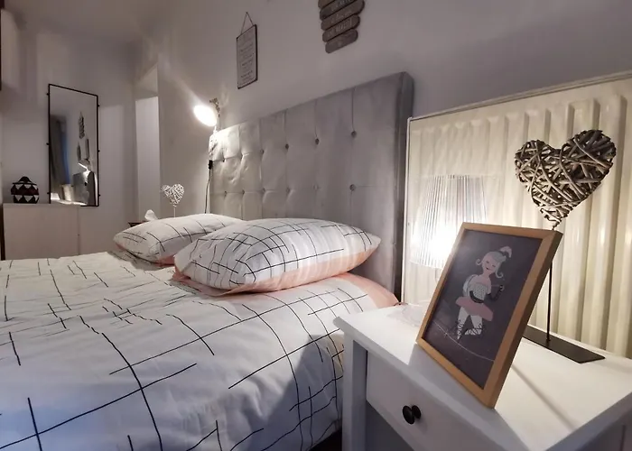 New Duplex De Charme Au Pied De La Cathedrale Carre D\'Or